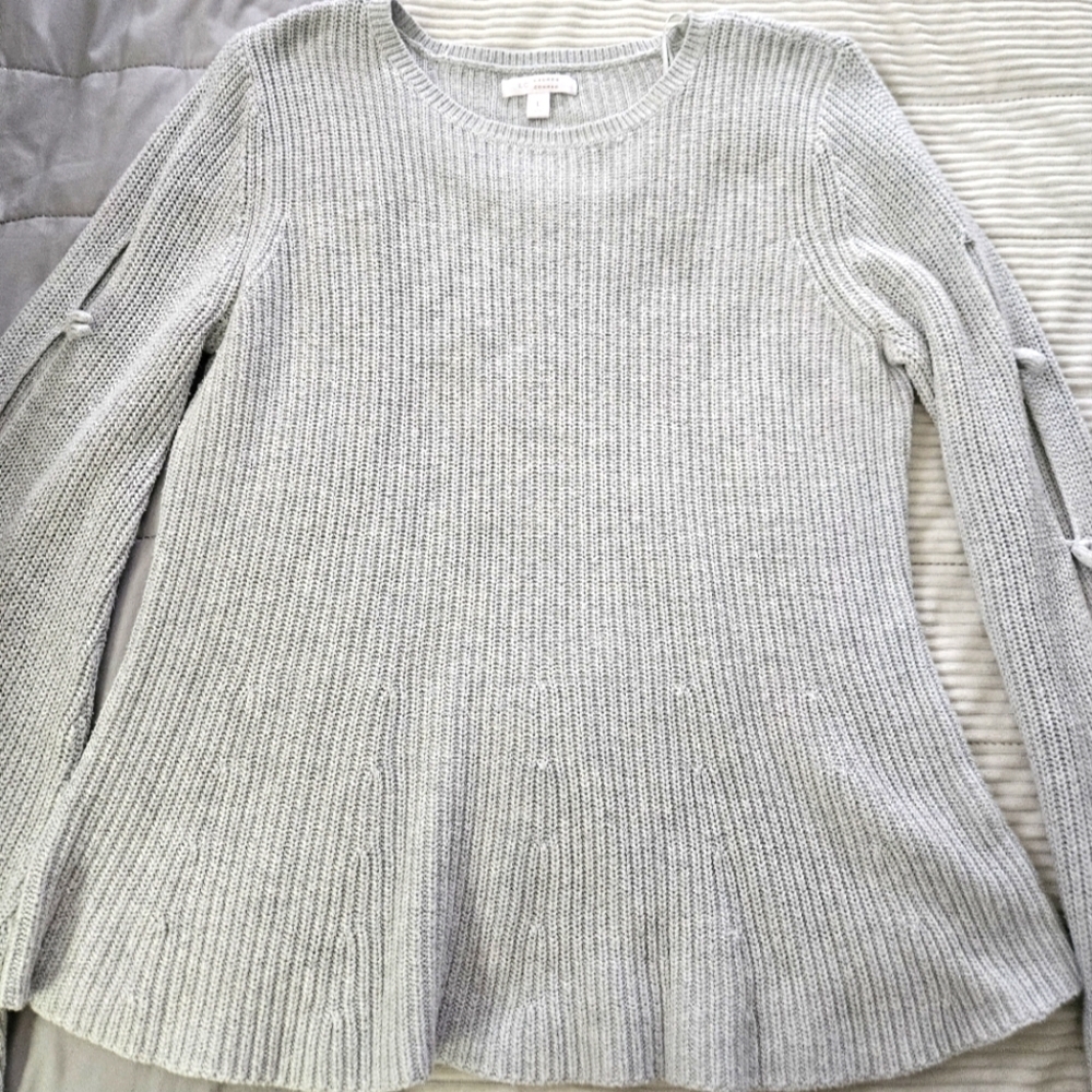 Lauren Conrad Gray Knit Sweater. Size L